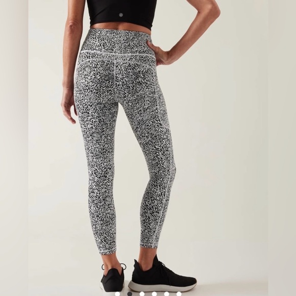 ATHLETA ULTIMATE STASH HIGH RISE 7/8 TIGHT - Picture 2 of 5